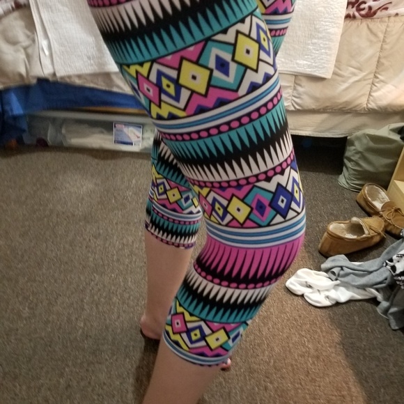 BNWT neon print crop leggings - Picture 4 of 4